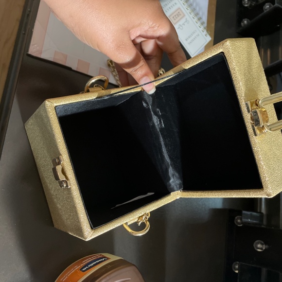 Box Purse - Picture 3 of 3